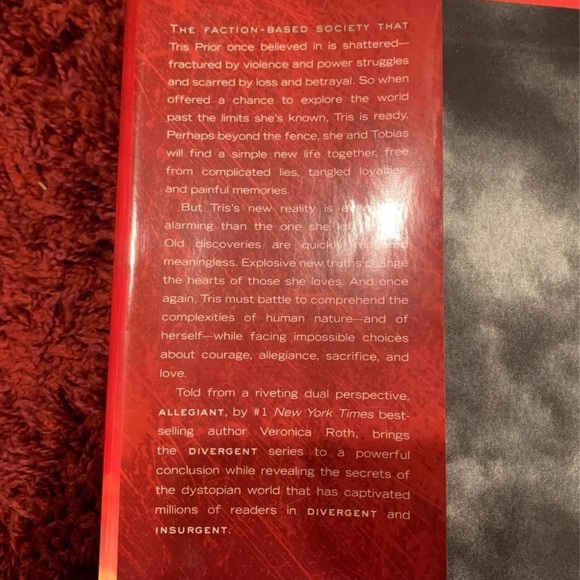 Allegiant by Veronica Roth - Picture 2 of 2